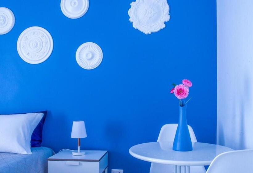 اتاق استاندارد سه تخته با بالکن, Melo Accommodations