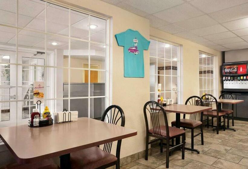 Номер Стандарт Адаптированный для Инвалидов, Travelodge By Wyndham Fort Scott
