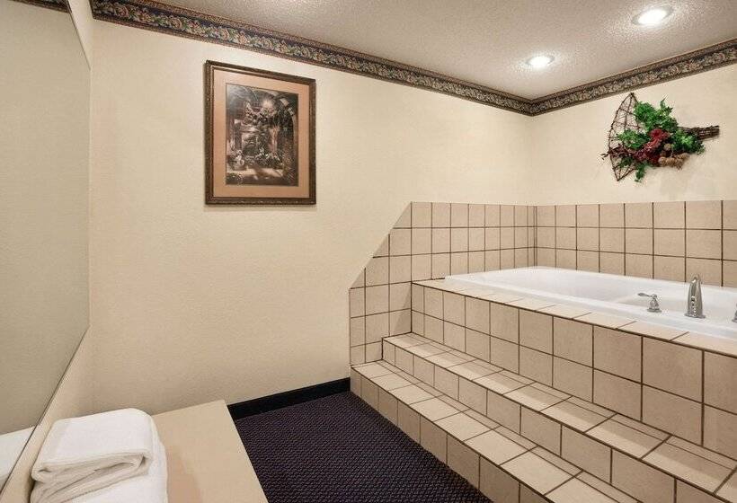 جناح, Travelodge By Wyndham Fort Scott