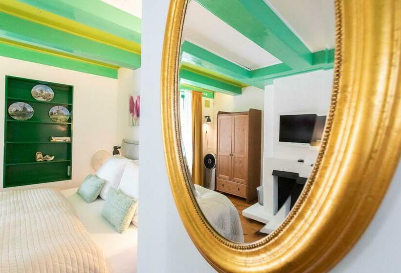 Superior Room King Size Bed, Tulip Of Amsterdam