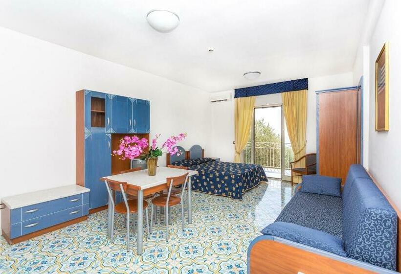 스탠다드 스튜디오, Club Residence La Castellana
