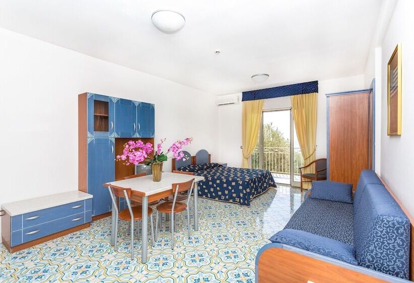 스탠다드 스튜디오, Club Residence La Castellana