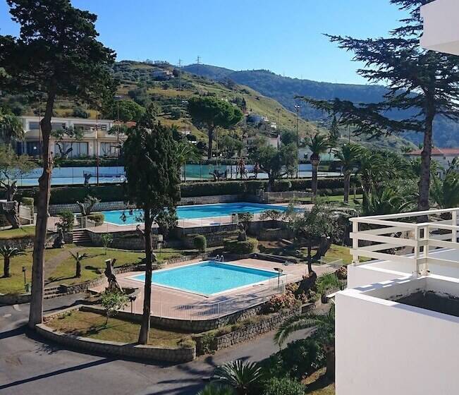 استودیوی استاندارد, Club Residence La Castellana