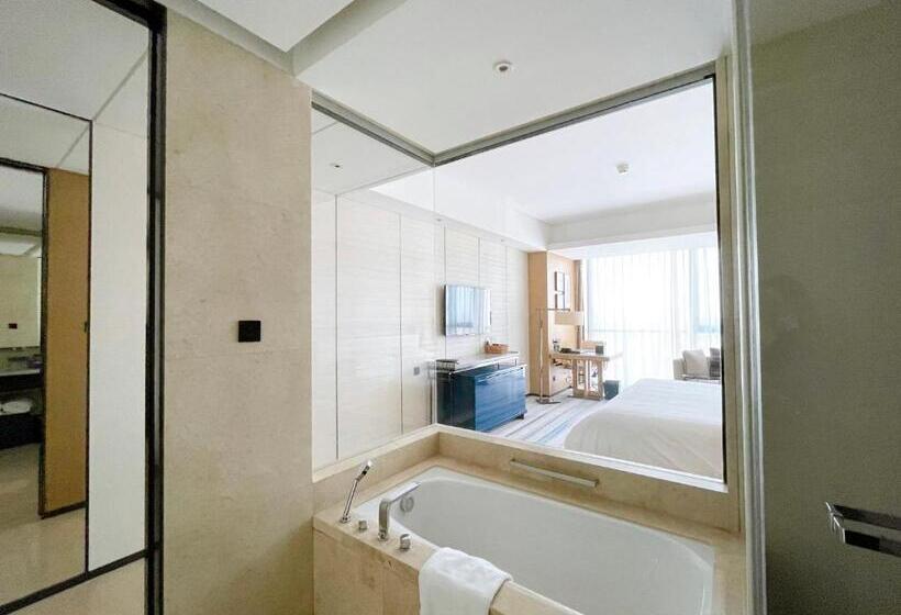 Номер Deluxe Кровать Кинг Вид на Город, Sheraton Zibo