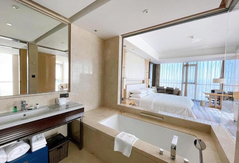 Номер Клуб Кровать Кинг, Sheraton Zibo