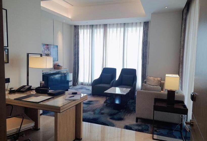 Люкс Клуб, Sheraton Zibo