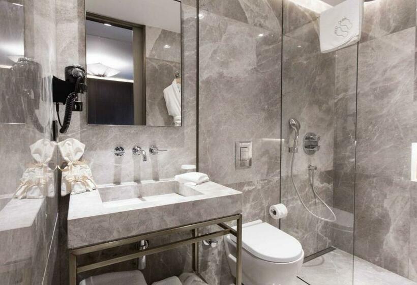 سوییت جونیور با چشم‌انداز دریا, Noble22 Suites Special Category