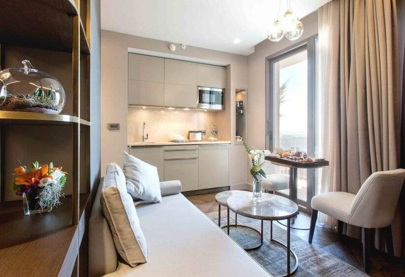 سوییت جونیور با چشم‌انداز دریا, Noble22 Suites Special Category