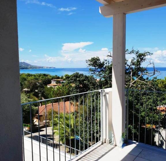 اتاق لوکس با چشم‌انداز دریا, Park Oasi Resort