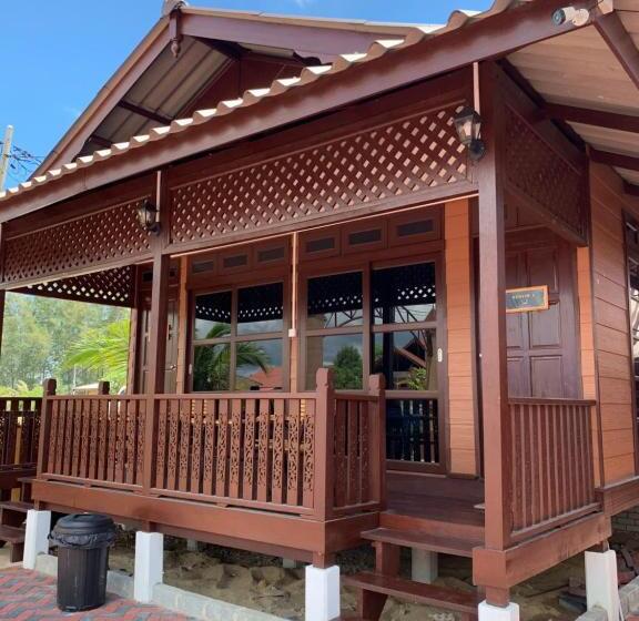 کلبه ییلاقی, D Razna Chalet Pantai Seberang Takir
