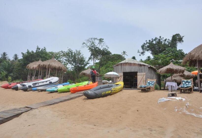 اتاق لوکس با چشم‌انداز دریا, Base Nautique Isonalambo