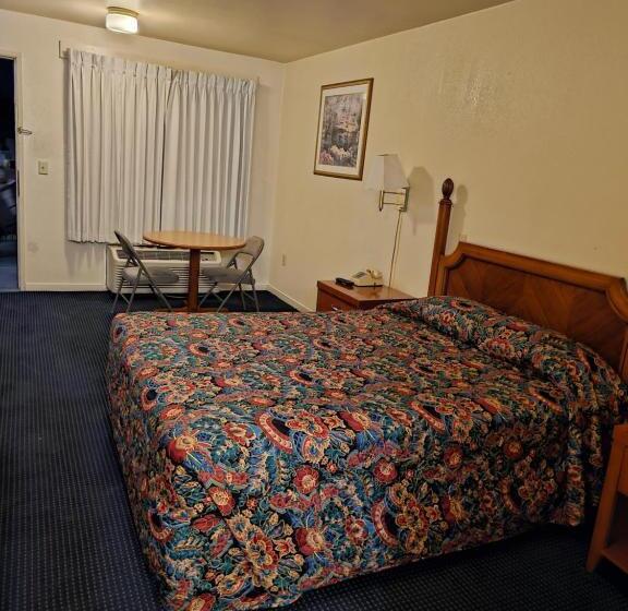 חדר סטנדרט עם מיטת קינג, Terrace Inn And Suites