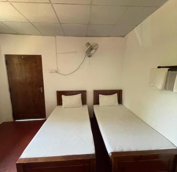 Номер Стандарт, Bhawana Canal View Resort