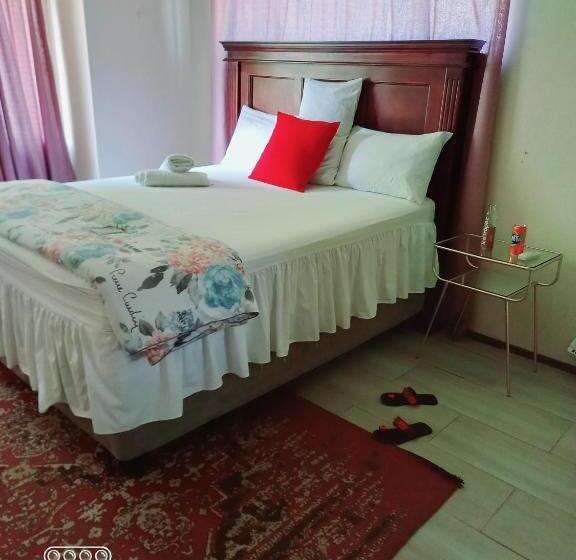 Номер Стандарт, Secret Guest House