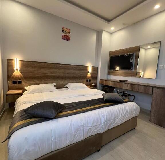 스탠다드 스튜디오, Park Plus Served Apartments