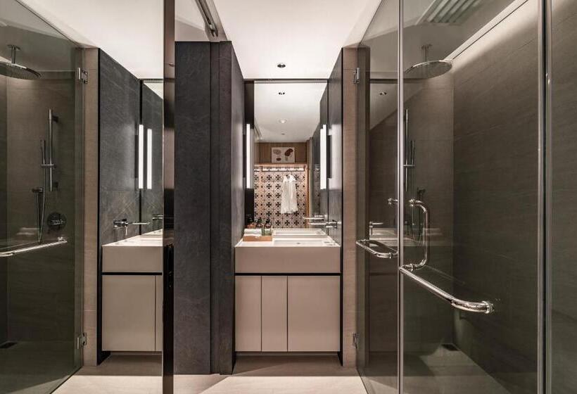 Люкс Кровать Кинг, Crowne Plaza Penang Straits City By Ihg