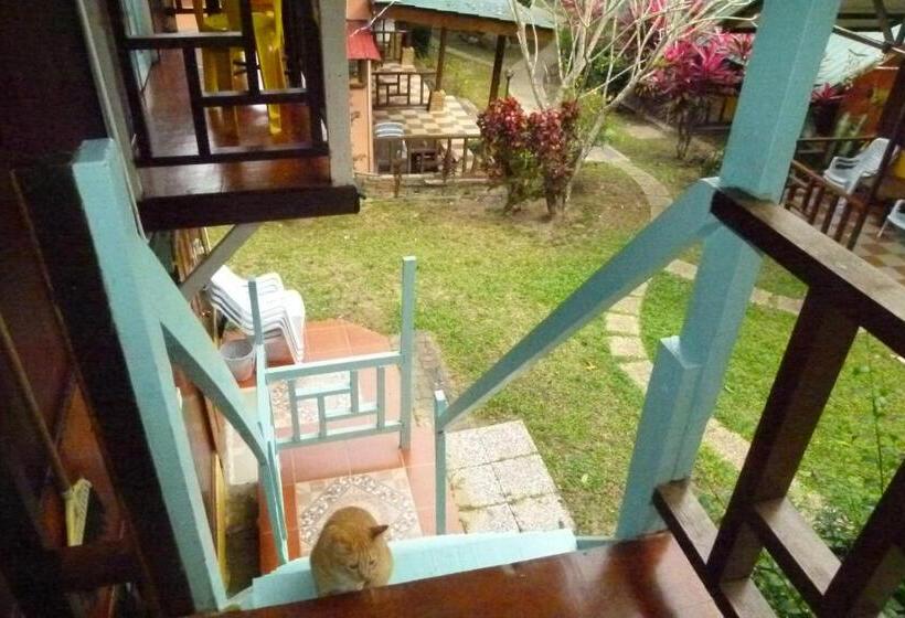 اتاق خانوادگی با چشم‌انداز باغ, Cheers Garden Chalet