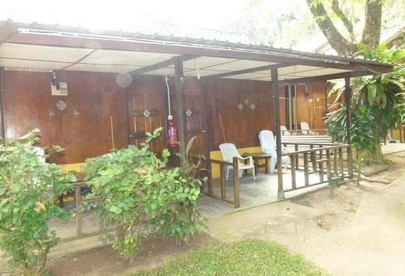 اتاق استاندارد سه تخته با بالکن, Cheers Garden Chalet