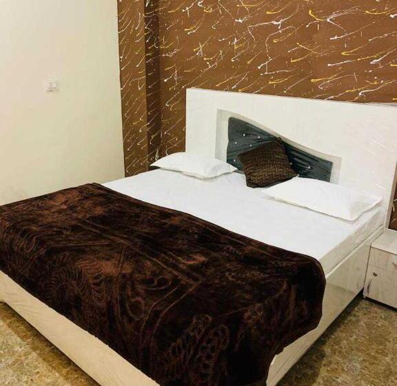 Трехместный Номер Классика, Pop Raj Hotel Oyo
