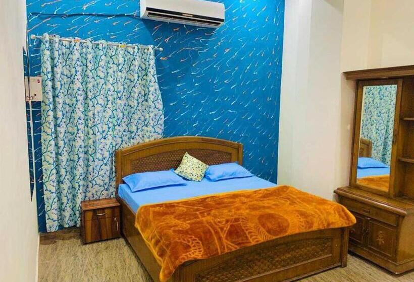 Трехместный Номер Классика, Pop Raj Hotel Oyo