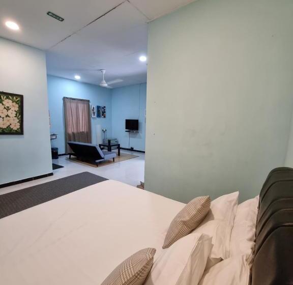 Студия Стандарт, Seven Stones Langkawi
