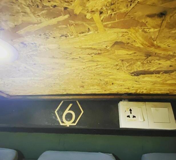 تختخواب در اتاق مشترک, Hikers Sleep Port Guesthouse