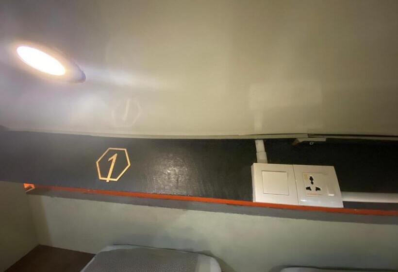 تختخواب در اتاق مشترک, Hikers Sleep Port Guesthouse