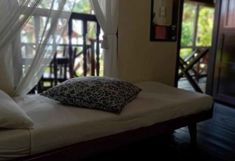 Standard Triple Room with Terrace, Swiss Cottage Tioman