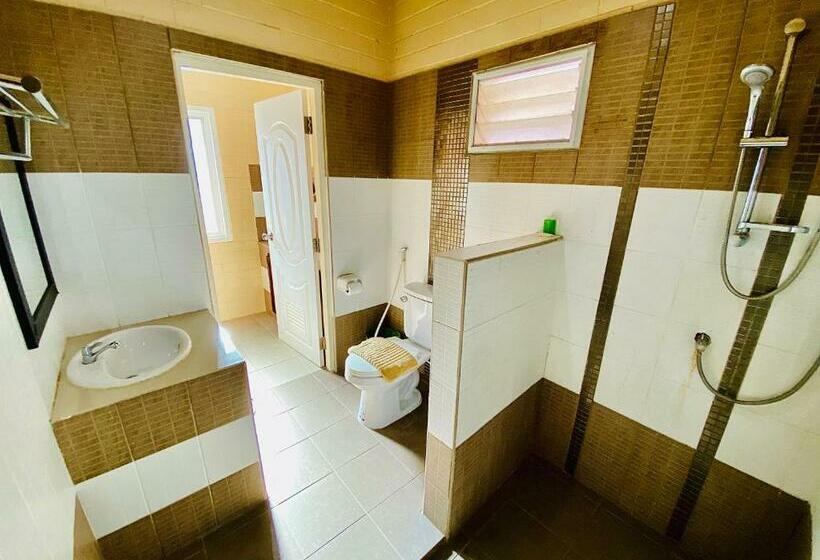 اتاق استاندارد, Benwadee Resort Pattaya