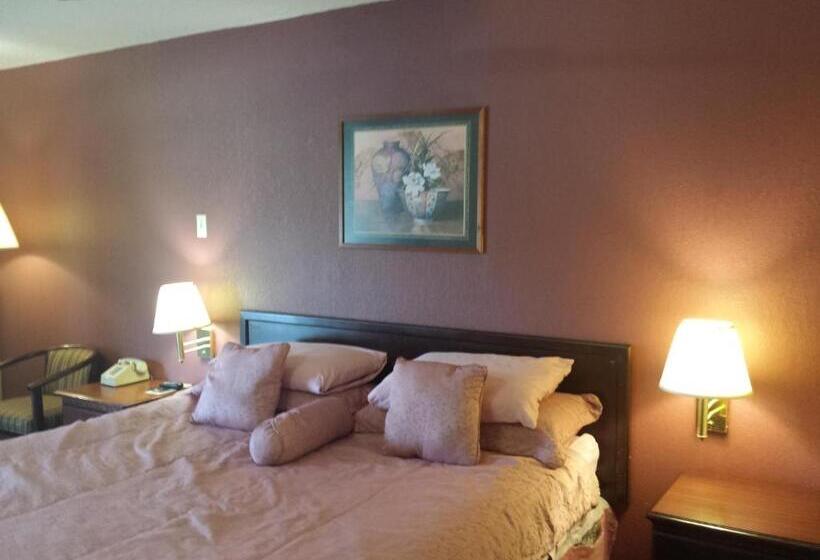 Стандартный Номер Кровать Кинг, First Western Inn   Fairmont City