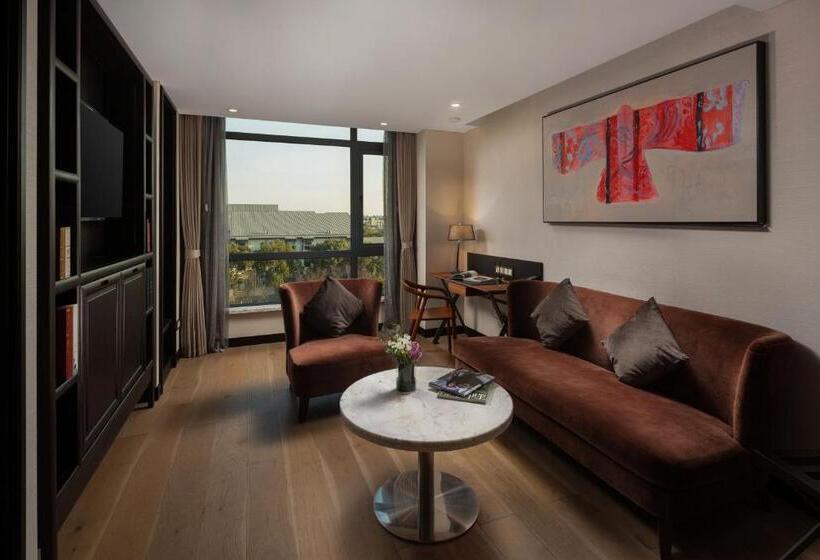 سوییت جونیور, Doubletree By Hilton Shanghai Hongqiao
