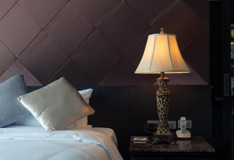 سوییت با چشم‌انداز استخر, North Hill City Resort  Sha Extra Plus