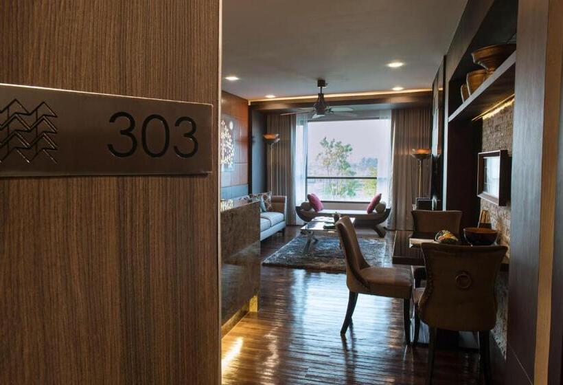 سوییت با چشم‌انداز استخر, North Hill City Resort  Sha Extra Plus