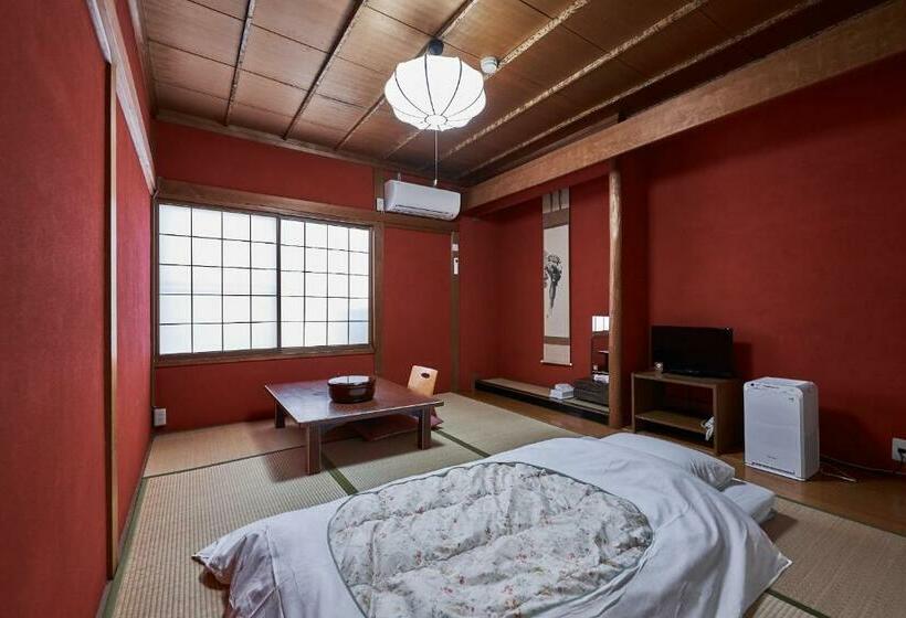 Номер Economy с общей ванной комнатой, Ryokan Yamamuro