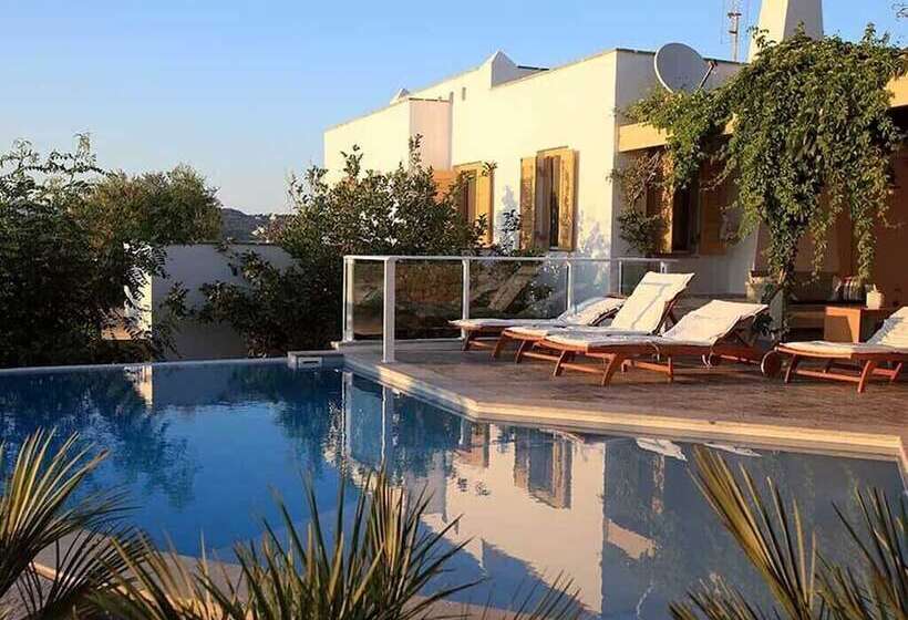 Вилла 4 Спальни, Villa Paradise