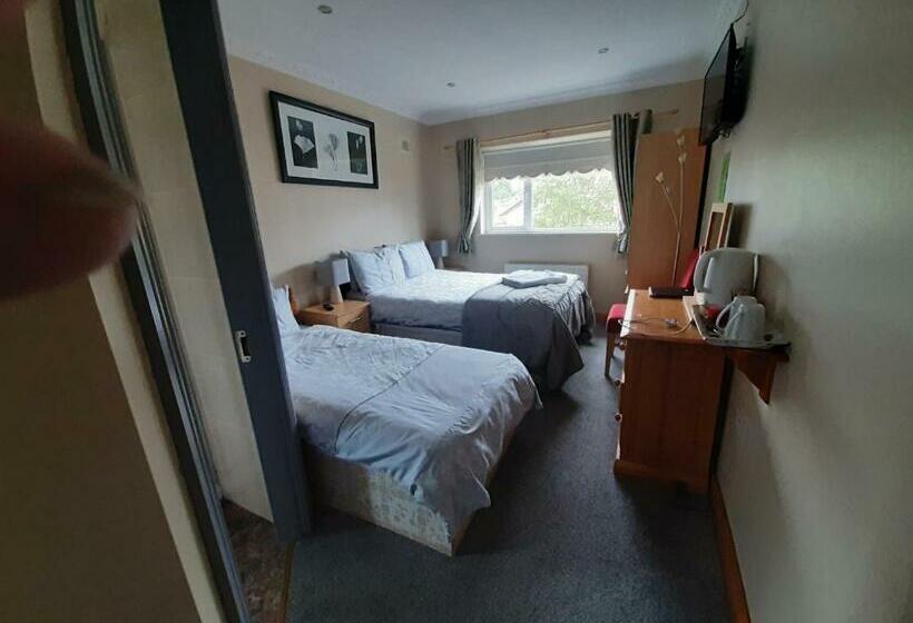家庭间, Aaron Vale B&b