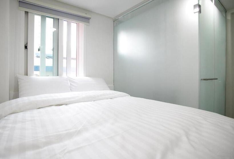 Номер Economy, K Pop Hotel Seoul Tower