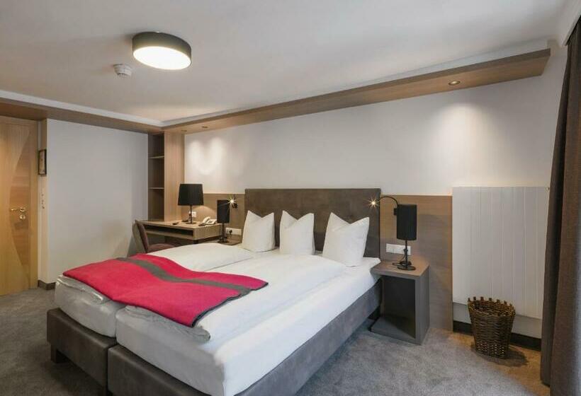 Номер Superior с Балконом, Quality Hosts Arlberg   Hotel Goldenes Kreuz B&b
