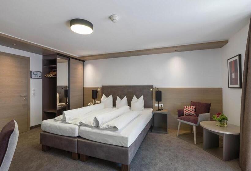 Comfort room with balcony, Quality Hosts Arlberg   Hotel Goldenes Kreuz B&b