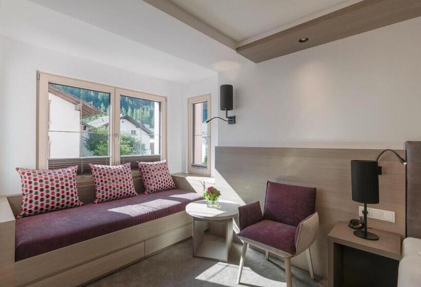 Трехместный Номер Комфорт, Quality Hosts Arlberg   Hotel Goldenes Kreuz B&b