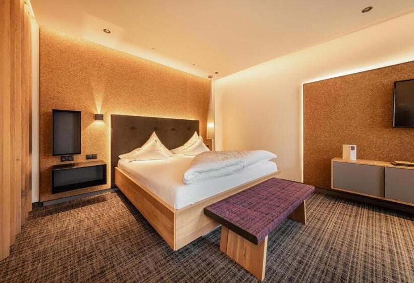 غرفة سوبيريور ثلاثية, Kräuterhotel Hochzillertal