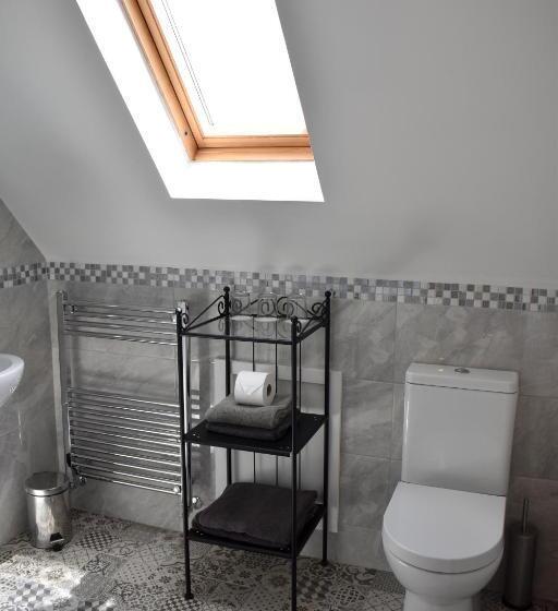 חדר סטנדרט לשלושה, The Meadows B&b