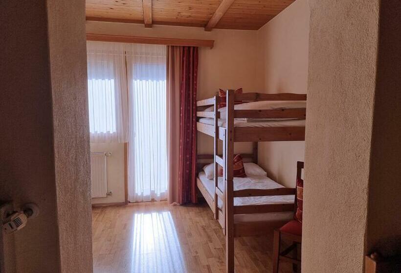 Четырехместный Номер Стандарт, Karnischer Hof