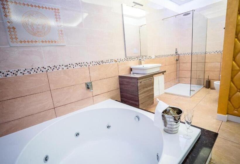 سوییت جونیور, La Fenice