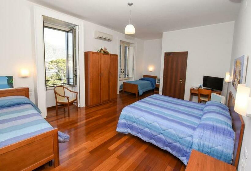 اتاق استاندارد چهار تخته, Villa Crawford
