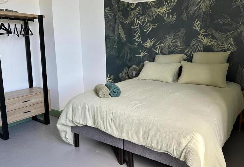 Номер Стандарт Трехместный, Chambre Tropicale Au Domaine De L Aven
