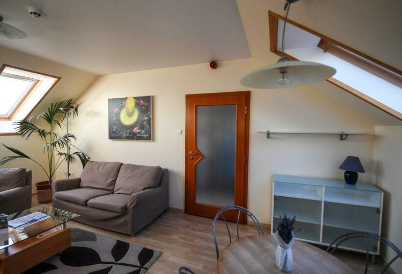 דירת משפחה, Imola Udvarház Dessert