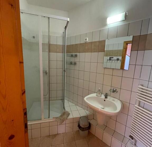 Номер Стандарт, Katalinkert Panzió