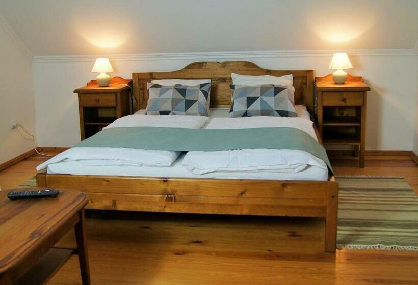 חדר סטנדרט לשלושה, Rácz Fogadó