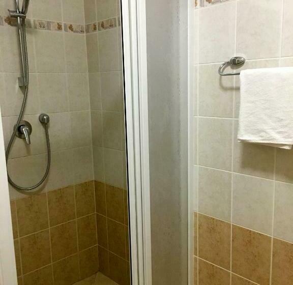 חדר סטנדרט לשלושה, Rácz Fogadó